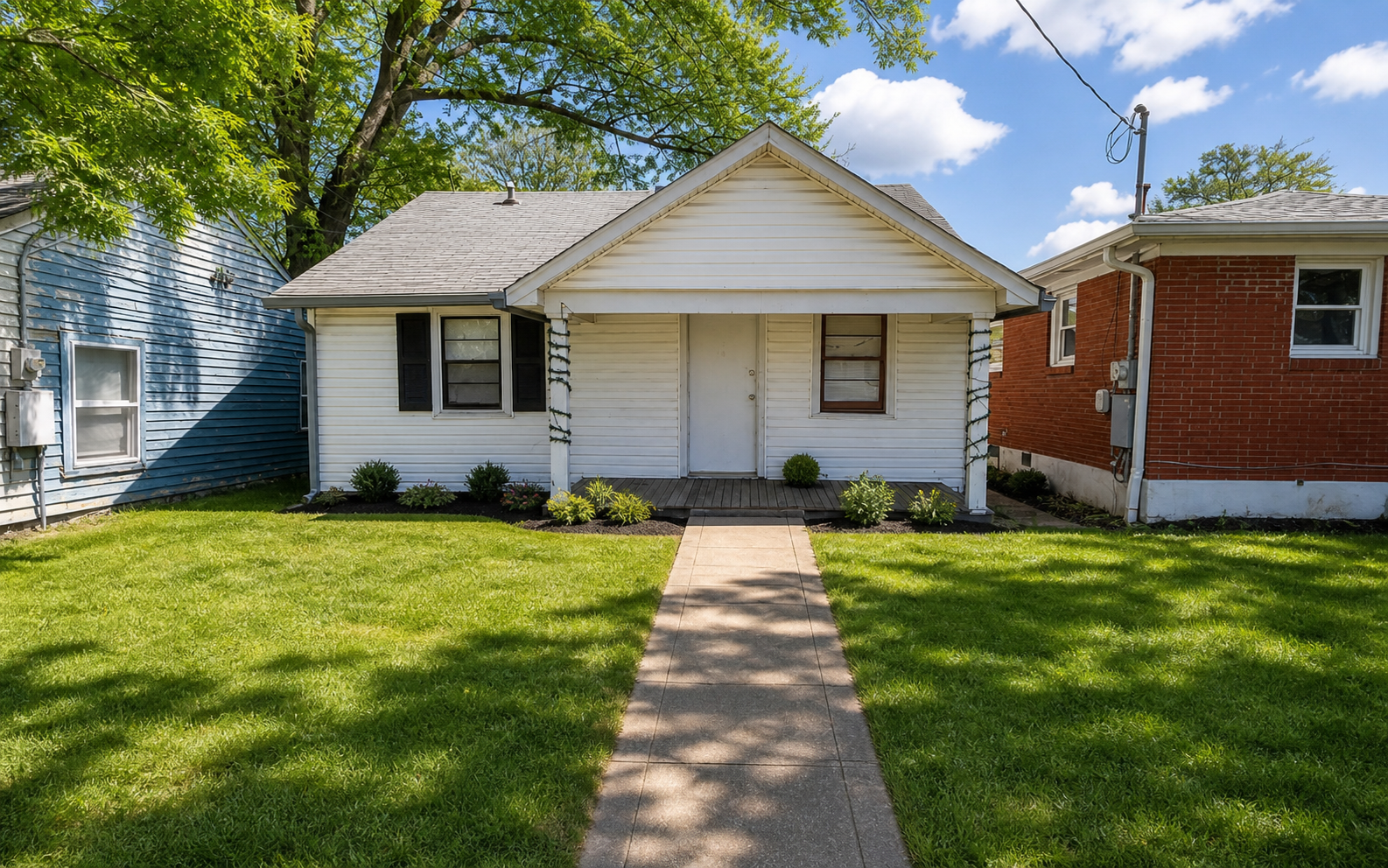 Single-family home at 3713 Center Street in Louisville, Kentucky